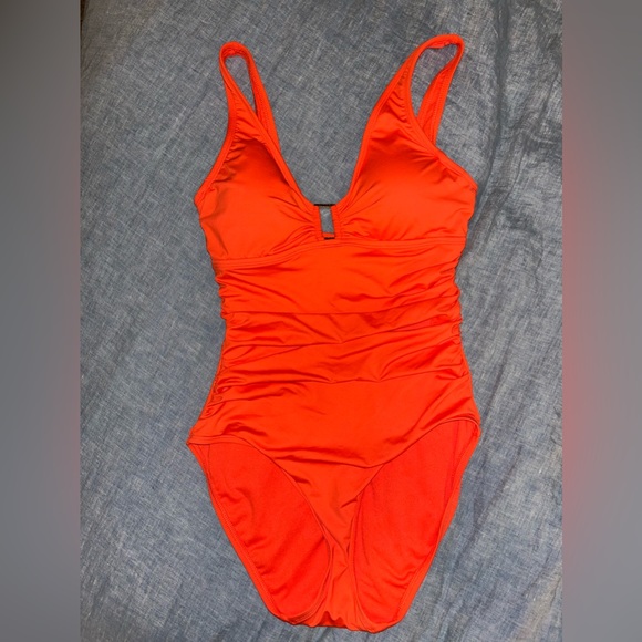 Lauren Ralph Lauren
Ring Over the Shoulder One Piece Swimsuit size 6 NWOT - Picture 2 of 7